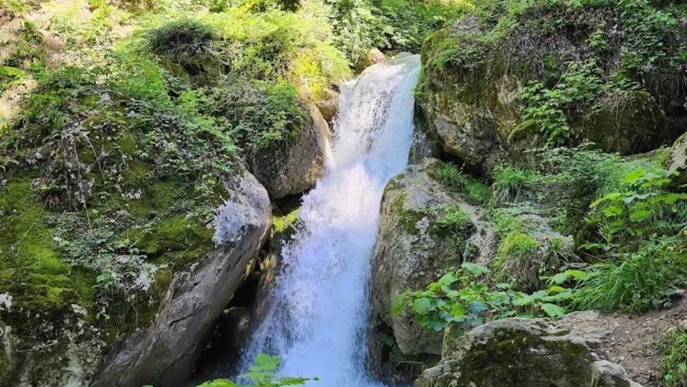 آبشار پشمکی رامیان آبشاری دیدنی واقع در بهشت ایران